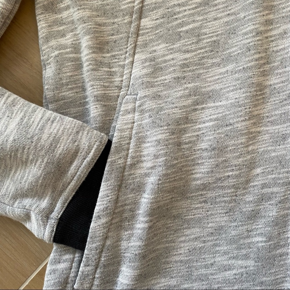 UNDER ARMOUR~LONG SLEEVE~ZIP FRONT HOODIE~MEDIUM - Picture 4 of 8